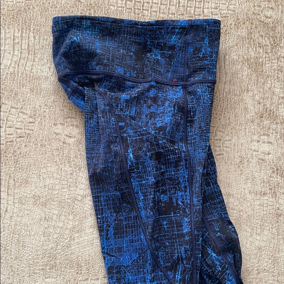 Lululemon pattern leggings - Picture 2 of 4